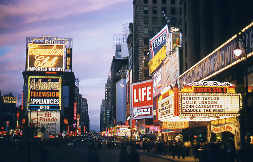 Times Square, Broadway between 45th and 47th, New York City / photos from the 1950′s.