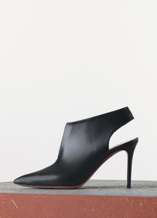 cotonblanc:   Bum Bag, Essential Slingback, Boxy Flat, Flat Bag, Zipped Hobo and Pull-on Sneakers  Céline Spring 2015 Leather Goods and Shoes 