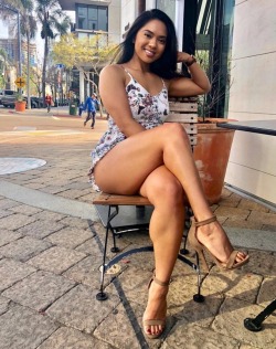 dabootysquad:  @theemariarobles  Legs and sundress season 🙌🏽