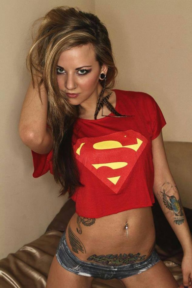 supergirl xpost rgeekygirls #Hotchickswithtattoos