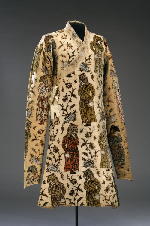 17th century coat made from Persian fabric probably woven during the reign of Shah Abbas the Great (