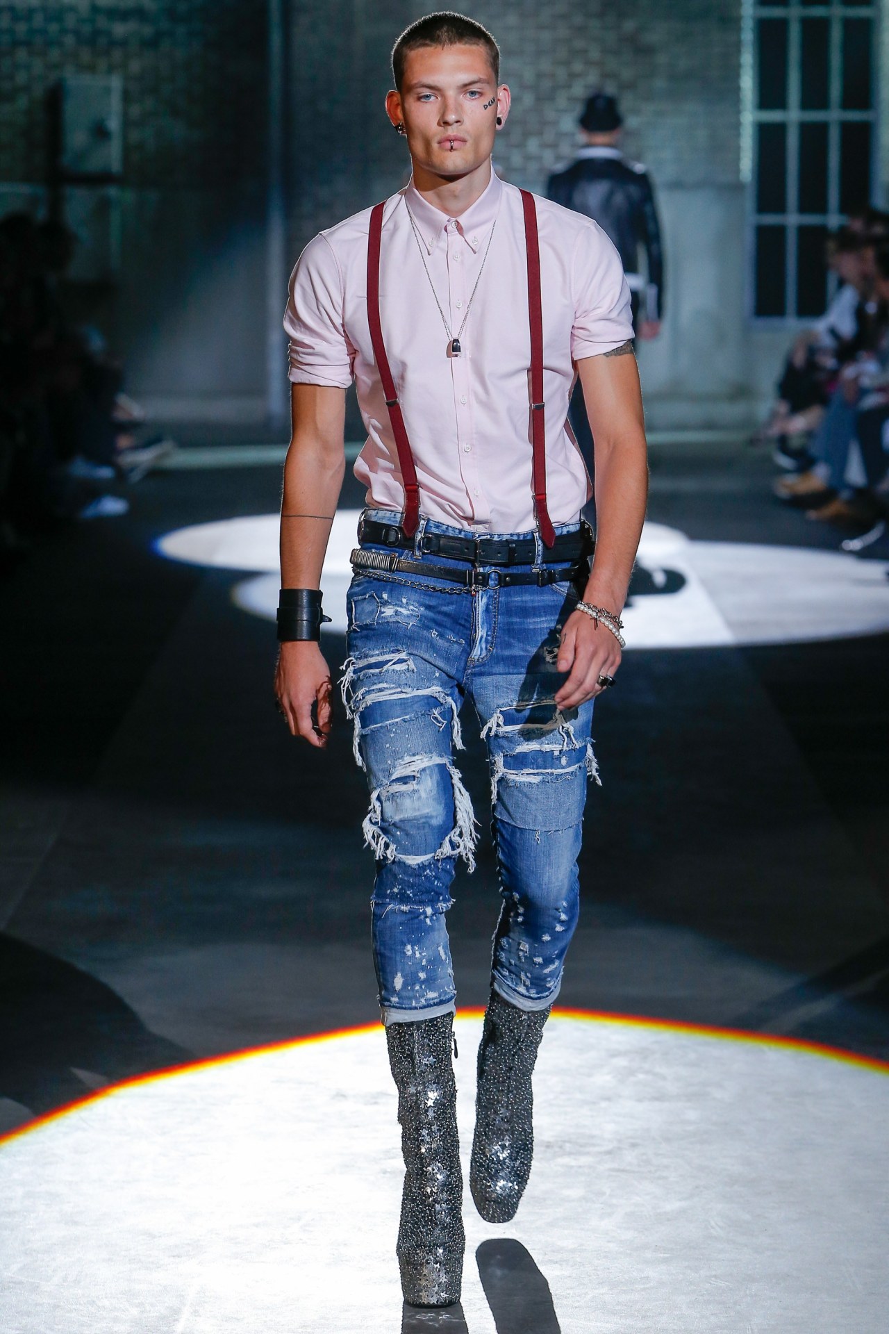 hausofloue:  Dsquared2 Menswear S/S 17. Salmon Shirt, Red Suspenders and Ripped Blue