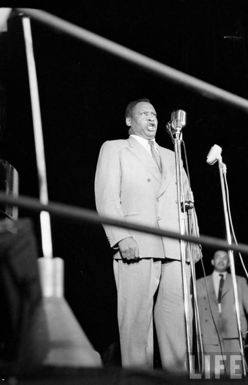 Paul Robeson in Los Angeles(Loomis Dean. 1949)