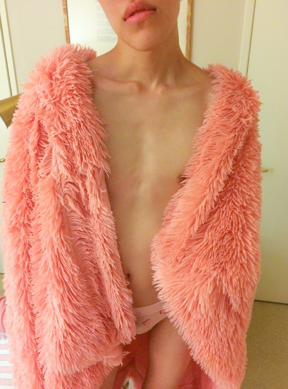 yammstar:  Yoooo. I got so much swag in these shots! Wai…. people still say “swag”