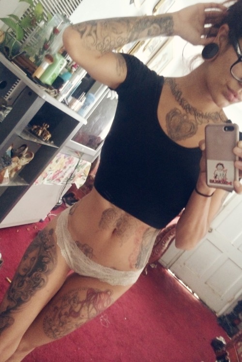 ladywhiskerzz:  Bout to get ready for my Sunday ~ 