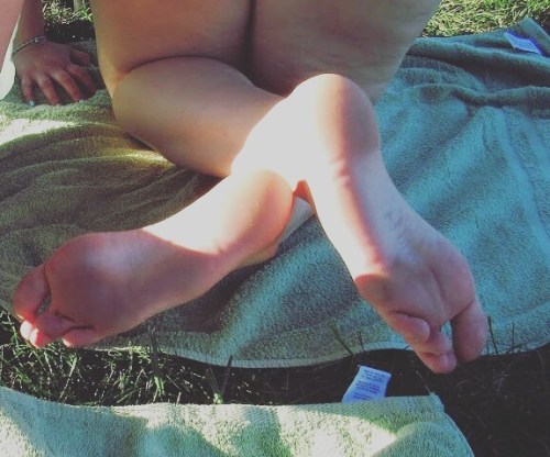 Summer soles, just a memory after this cold weather we have now#archqueen #longtoes #bigfeet #swea