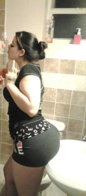 thickbootytoodamnbig:  LIVE SEX WebCam www.LiveHDPrivateShows.com www.UnlimitedAdultDVDRentals.com