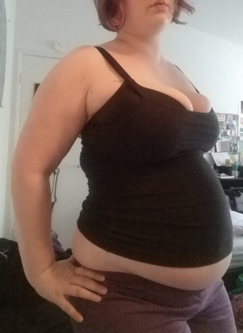 softstretchmark:God I love how fat I am ❤️❤️❤️