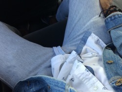 niggacorp:  Outfit selfies in da back seat