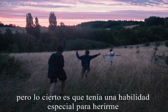 chica-s-u-i-c-i-d-a:  Mario Benedetti.