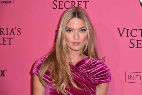 Martha Hunt is so beautiful and cuteMy Youtube gaming channel Grab my android app