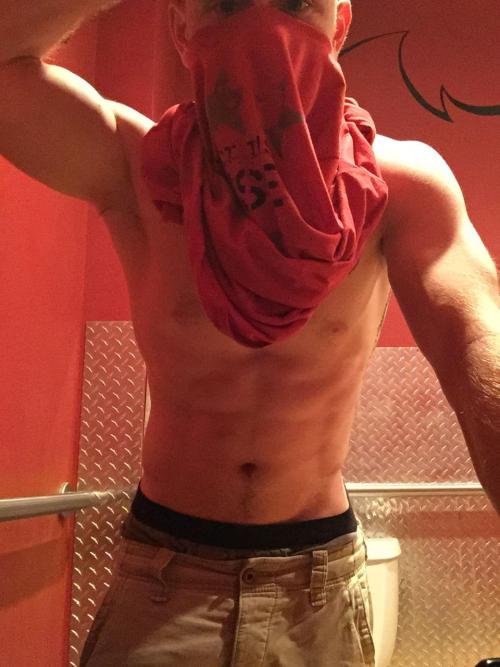 naked-straight-men:  Back for a limited time…and I aim to misbehave. Let me know if you would like more! 27 M