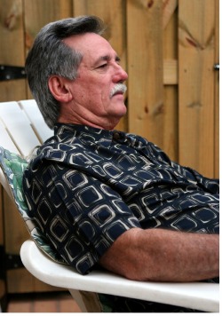 silverhairdaddies:  mature daddy with handsome grey hair and white mustache…..sexy face…….