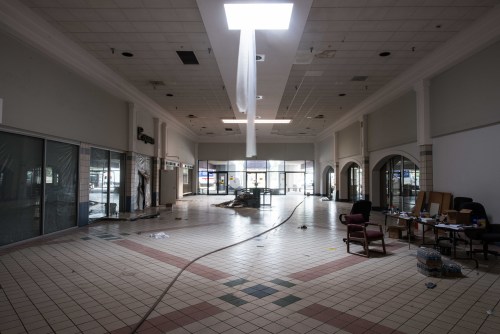 pshh-wtfe:  Abandoned Mall in Central Florida