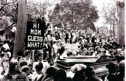 70rgasm:  ‘Hi Mom, Guess What!’ - The first gay pride rally in Philadelphia, 1972. Photograph by Kay Tobin Lahusen