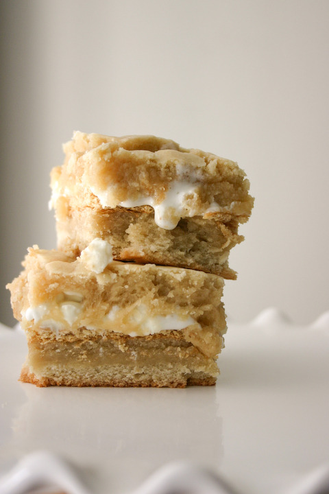 gastrogirl:  white chocolate s’mores bars. 
