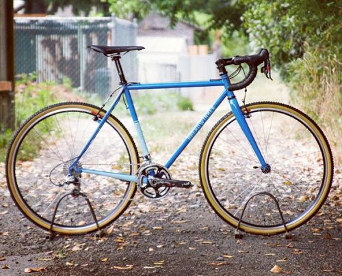 breadwinnercycles:  Pure classic cx style. The #holeshot is one of my favorite bikes to build AND ra