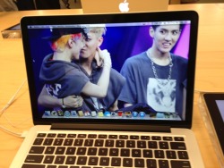 thechingchongreligion:  dickhan:  twelve-stupid-lovable-angels:  mybittersweetx:  dickhan:  my cousins and i were at the apple store and decided to change some backgrounds (◕‿◕✿)  OMFG.  How do people do this without getting caught?!  you guard