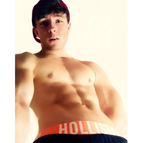 instaboys-europe:@itsfrenchben 