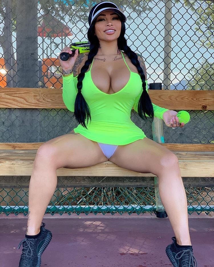 kimuratetsuya:  brittanya razavi  Too damn fine 💯 🌹🌹 🌹🌹 🌹🌹 🌹🌹