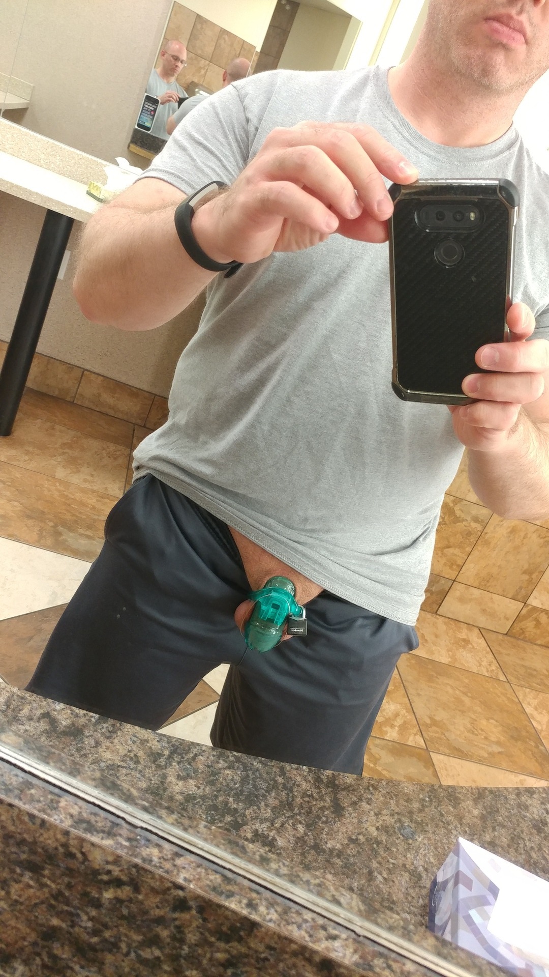 lockedbeef:Horny workout.