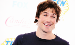 iansmolderholic:  Ian Somerhalder on the red carpet at the 2014 Teen Choice Awards (August 10)  