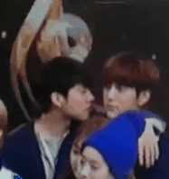 cosmicgxys: infinite-woosoo: What are you doing Woohyun ??  @hallarina 