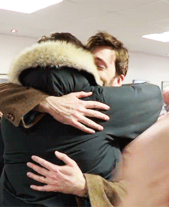 nobodyistheherointheend:  lumos5001:  oH MY GALLIFREY  THE HUG