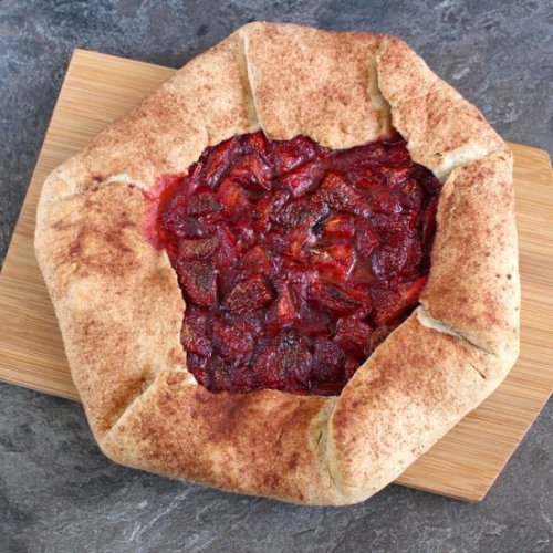 dessertgallery:Strawberry Cinnamon Galette-Your source of sweet inspirations! || BAKEDECO = Your one