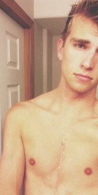 tfootielover:  intensearousal: i love that face… and licking them lips would get me in trouble in my undies .. cute nips too &lt;33