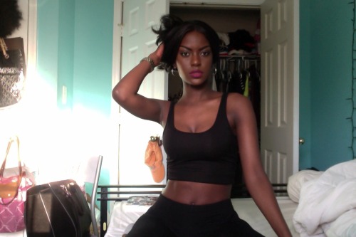 thefakerihanna:here’s to black beauty #BlackoutDay <3