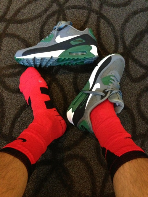 rugbysocklad:  Luv the MISMATCH look! Can’t get enough of these new Air Max and socks :-))) 