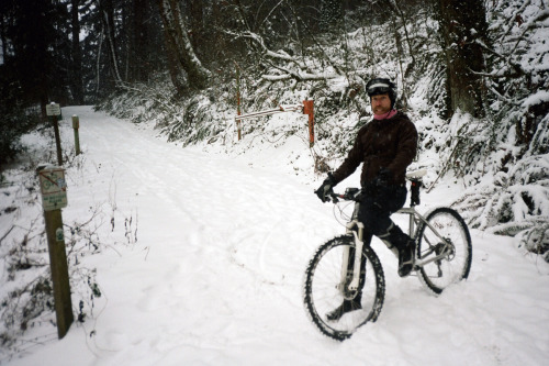 theathletic:  The Athletic Blog : Snow Day Tips for using your bike in the snow:  1. Flat Pedals are