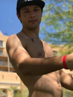 classymike44:Leo Howard hanging out shirtless