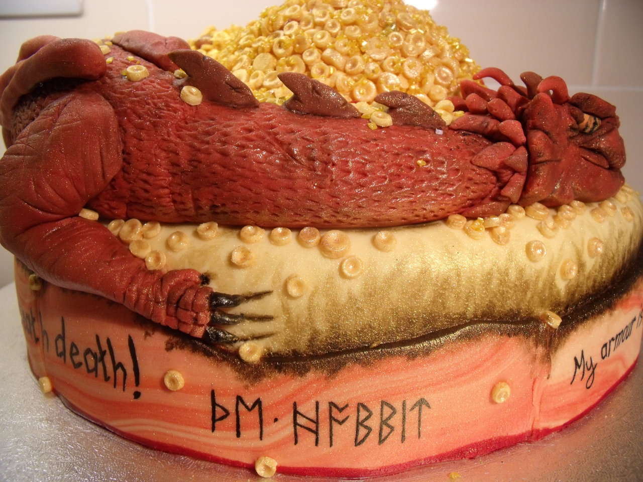 cupcakesandqwaffles:  My Smaug/Hobbit cake, titled ‘The Decoration of Smaug’