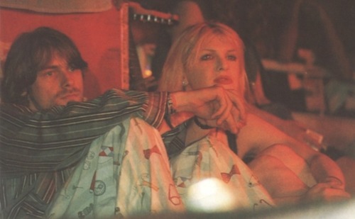 Sex umaxendi:  kurt and courtney at an l7 concert, pictures