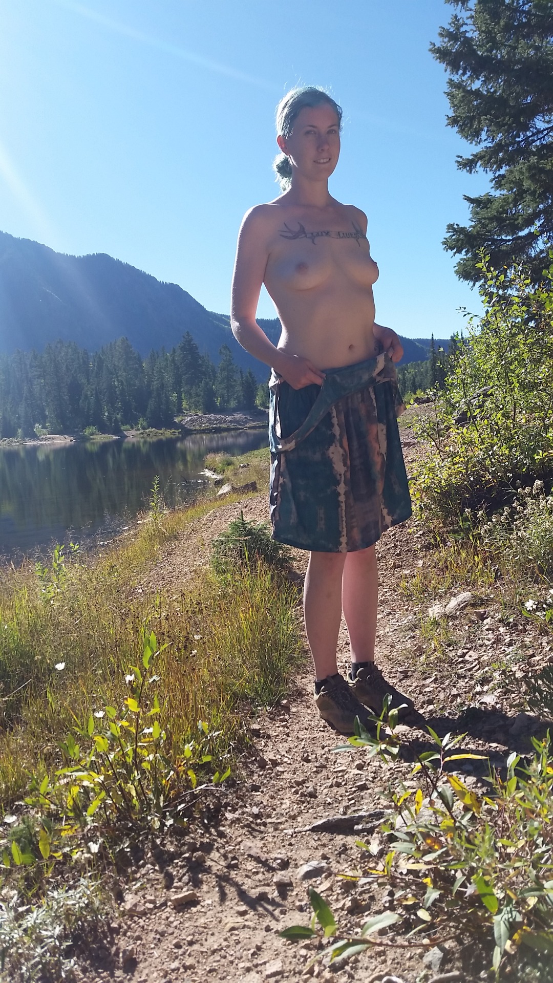 luxliv3s:  Manyvids **Please keep caption intact** 