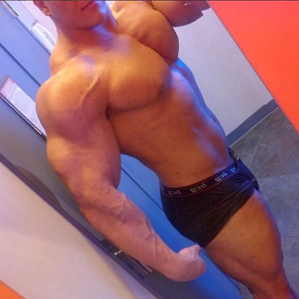 drwannabe:  Dallas McCarver  [more posts of Dallas] 