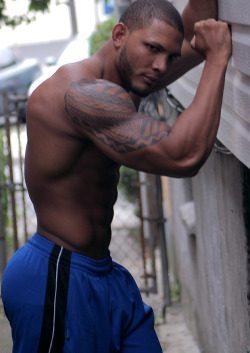 dominicanblackboy:  Sexy gorgeous boy muscle