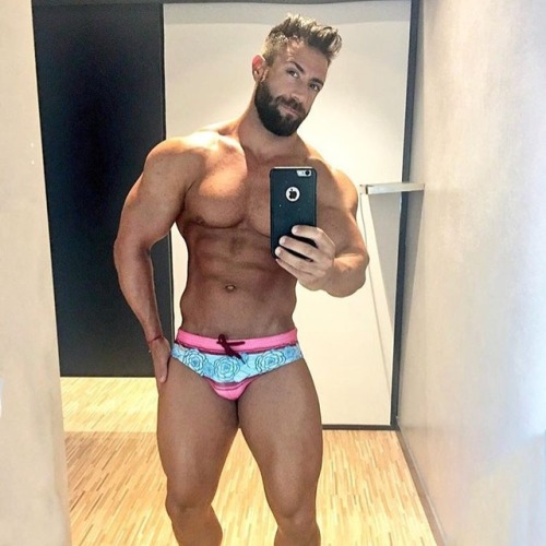 #Aronikmate of the day: @franmanent! Spanish beefcake anyone?