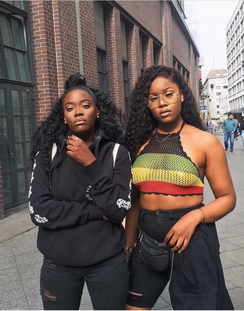 siyahlioness:BLACKGIRLSMAGIC✨ IG: @nellarosee @chloekitembo