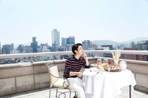 jgsmile: Lee Joon Gi ambassador of Ritz Carlton Seoul, from fb