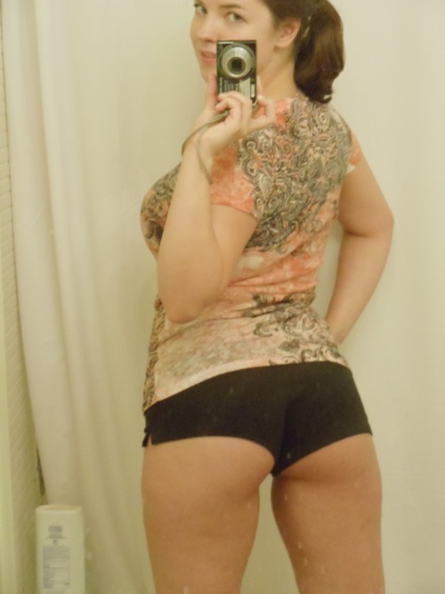 smoothasslover:  Slut Brynn selfies