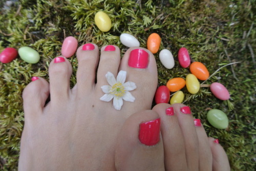 hippie-feet:Happy easter!   Happy easter to y’all!