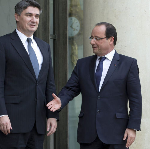 monobeartheater:jeedies:roooothakers:tastefullyoffensive:The President of France Getting Left Hangin