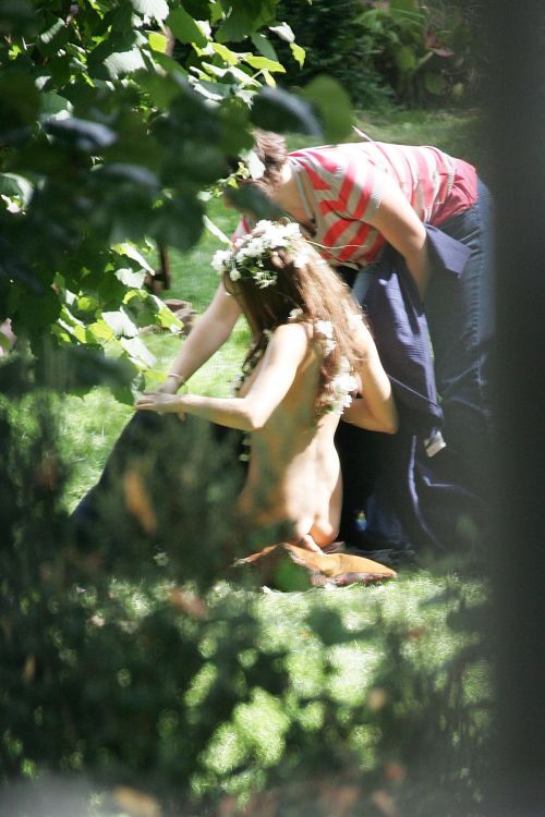 toplessbeachcelebs:  Sienna Miller (Actress) naked filming a scene for “Hippie Hippie Shake” (September 2007) 