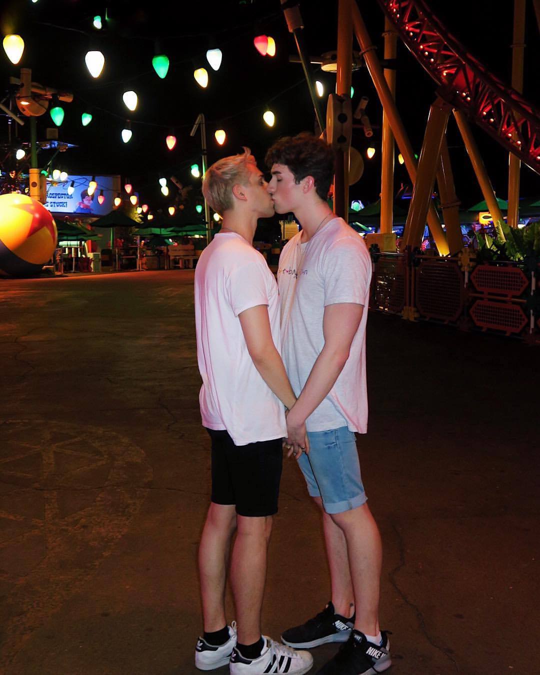 in toy story land cuz u give me a woody 💖 lol I can say that now.. he’s my feee on SWAAAAH 💍 new boyfriend tag with a #fiance twist has just popped off link in my bio 🤷‍♂️😄
•
•
•
#gay #gaylove #proposal #engaged #engagementring #cutegays #cutecouples...