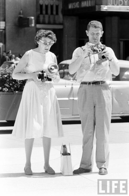 Tourists(Leonard McCombe. 1960)