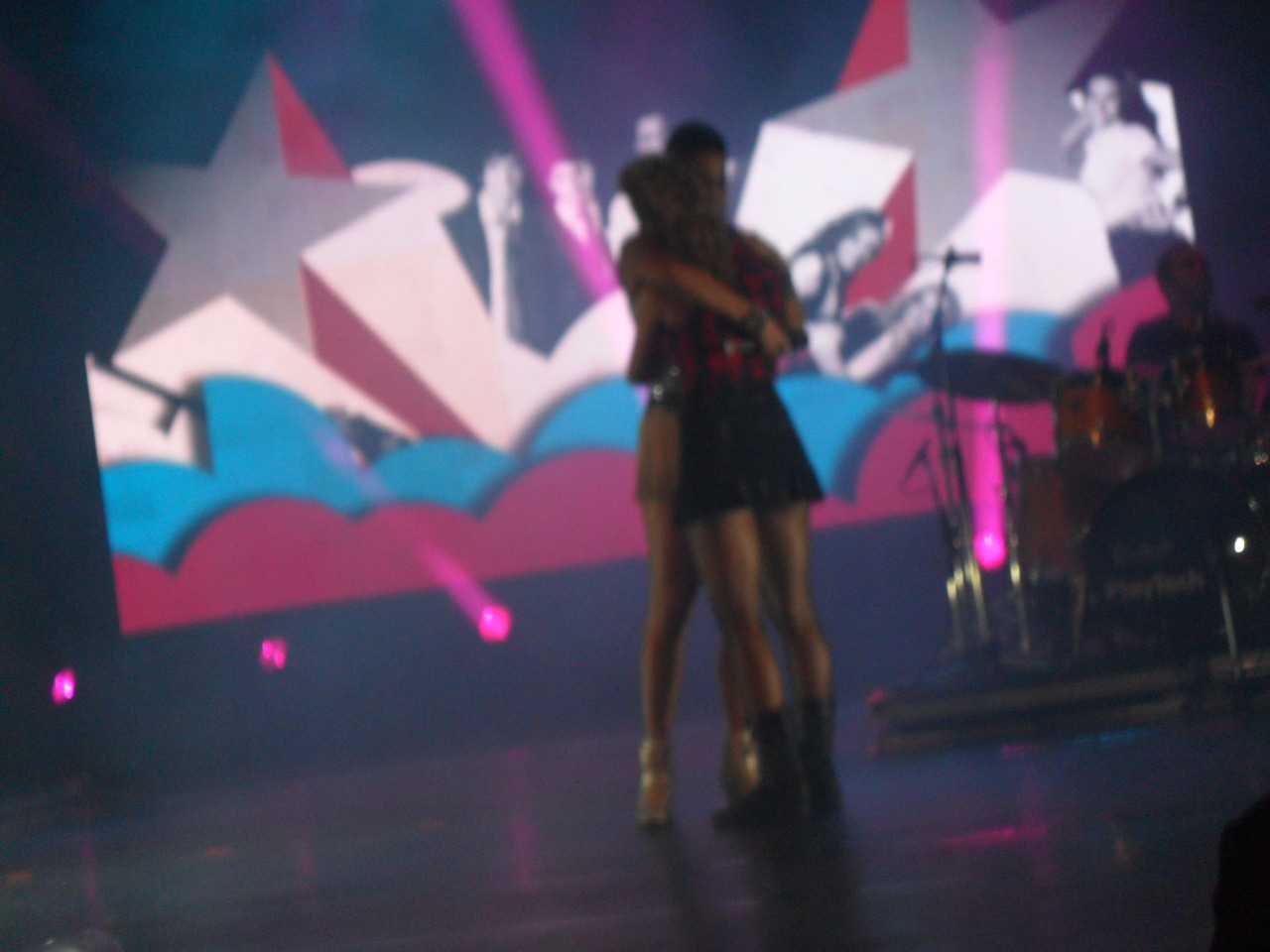 world-the-moon:  Meew chorei mtoo nessa hora, foi mtoo emocionante. LuMel em SP  27/01/13