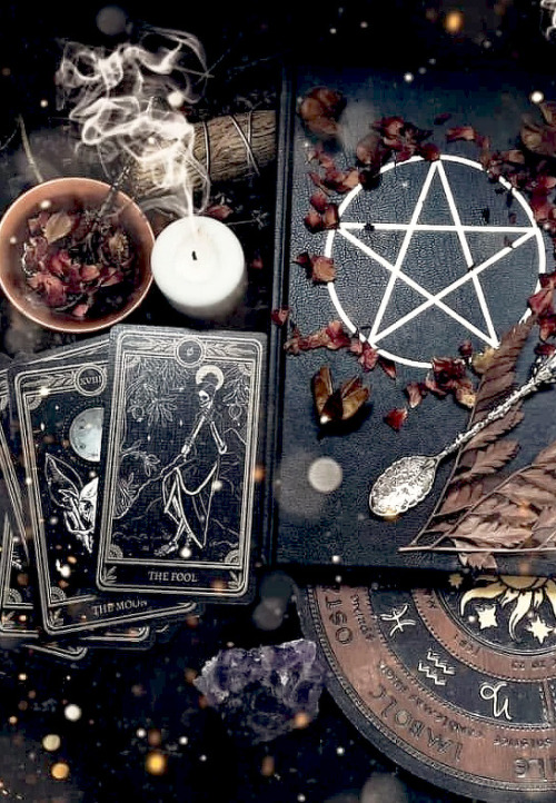 The Evermore Grimoire: BeingsThe Charmed Ones are a prophesied sisterhood of three (later four) witc